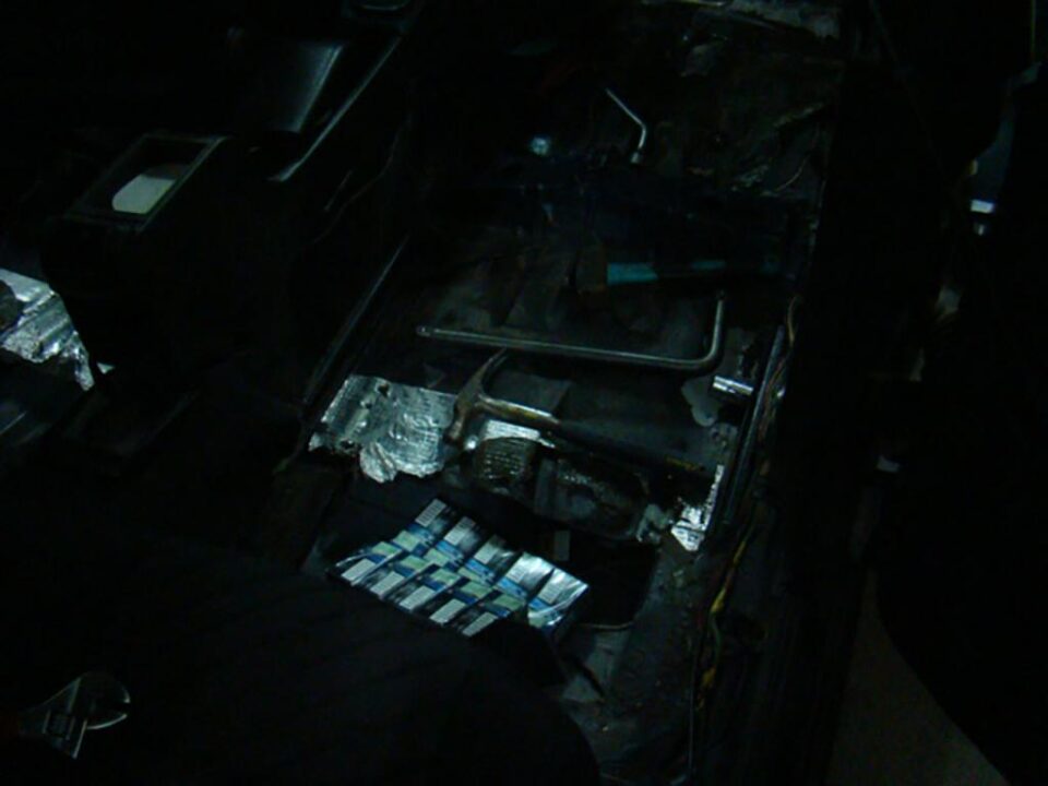 Țigările au fost descoperite într-un loc special amenajat în podeaua autoturismului