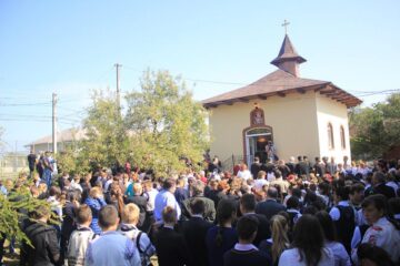 Sfințirea paraclisului construit în curtea Școlii Gimnaziale Bogdănești