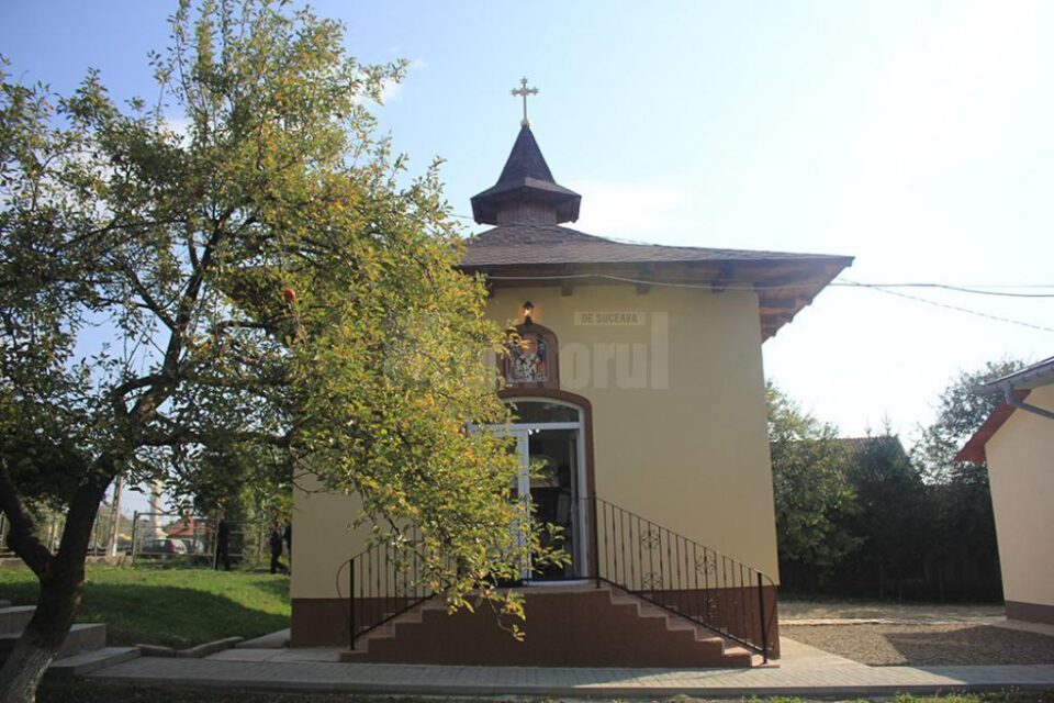 Elevii Școlii Gimnaziale Bogdănești vor face orele de religie în paraclisul nou construit în curtea școlii