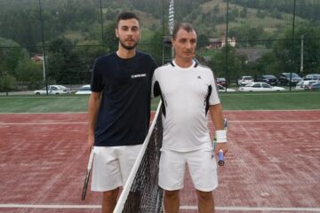 Ștefan Hunceac (stânga) l-a învins în finală pe câștigătorul de anul trecut, Dan Ursu