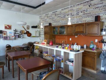 O familie de nemți a înființat un club pentru adolescenții și copiii din Siret