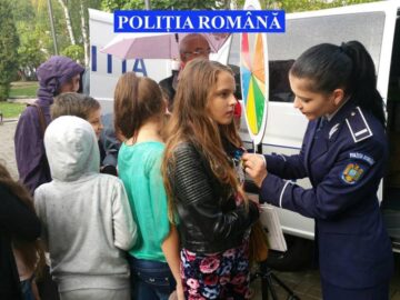 Polițiștii au organizat pentru peste 300 de copii ateliere de lucru și concursuri