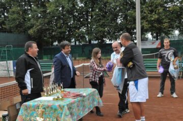 Stelian Chiforescu, reprezentantul sponsorului principal, a oficiat festivitatea de premiere la grupa Elită