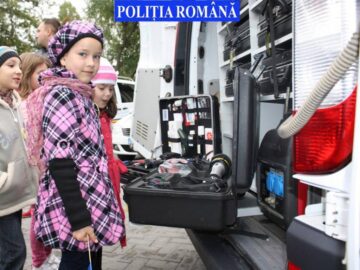 Polițiștii au organizat pentru peste 300 de copii ateliere de lucru și concursuri
