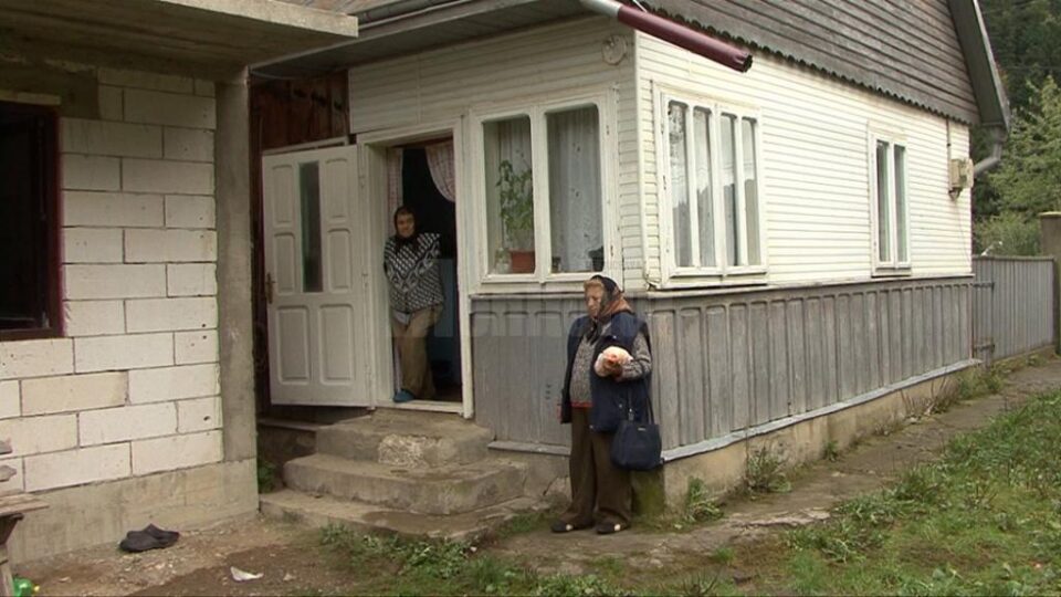 Rodica Calancea, martora agresiunii, și Eugenia Presecan, mătușa fetelor