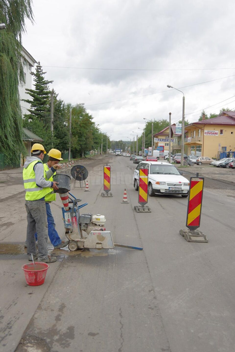 Lucrările de înlocuire a conductelor de apă - canalizare de pe Traian Vuia au început anemic și foarte târziu