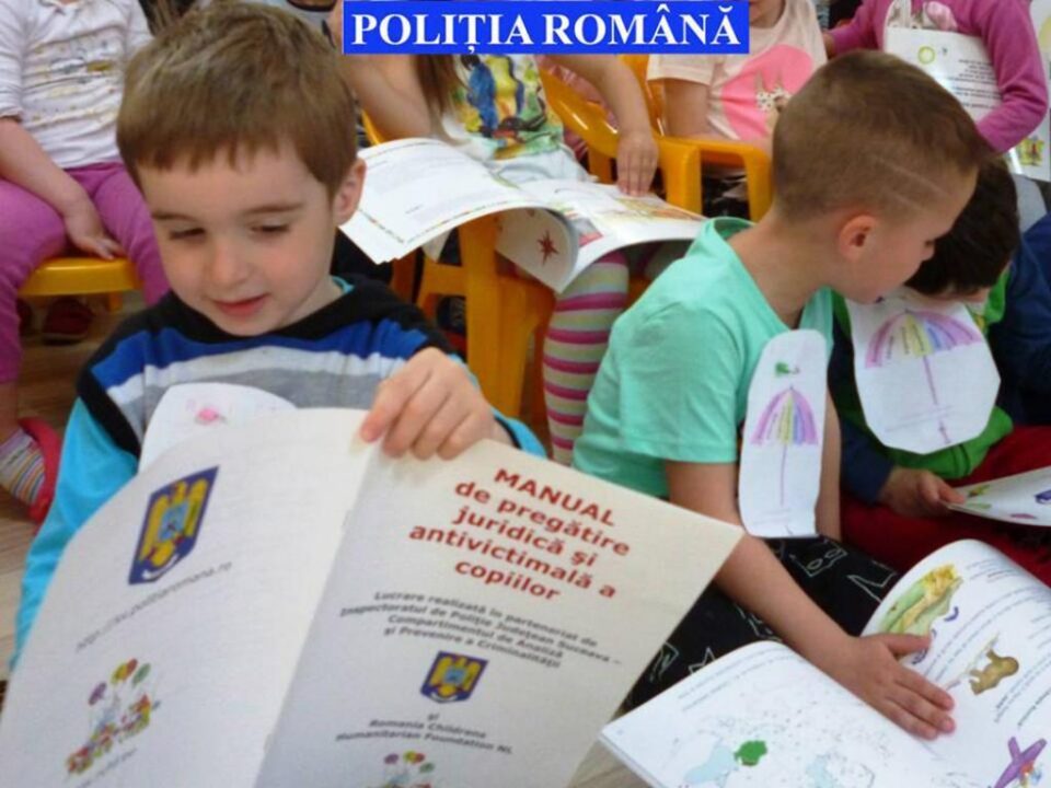 Activități preventive și manuale distribuite copiilor de polițiștii suceveni