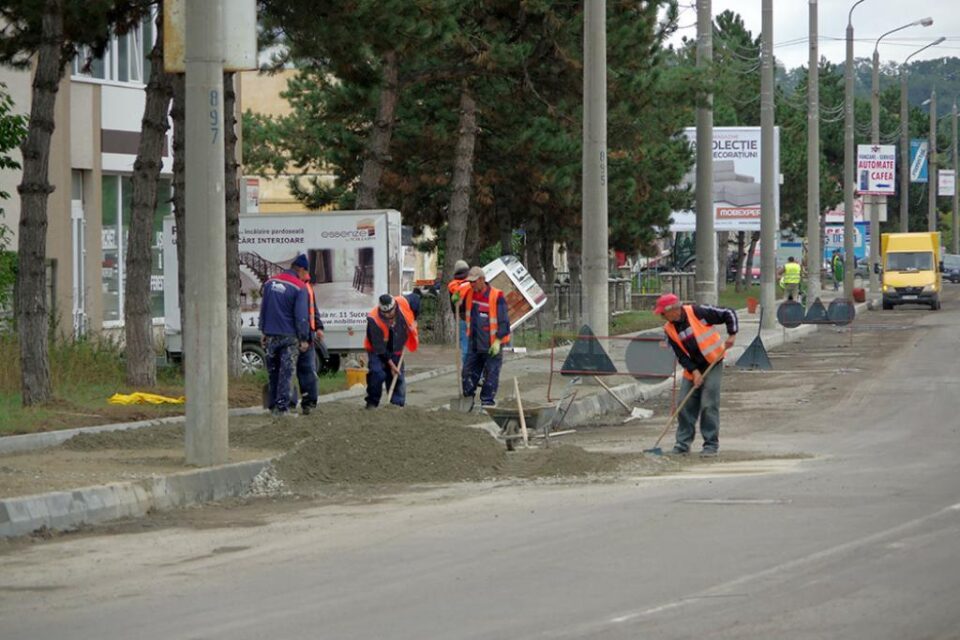 Lucrările de înlocuire a conductelor de apă - canalizare de pe Traian Vuia au început anemic și foarte târziu