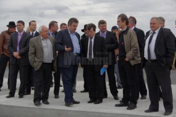 Consilierii județeni au aprobat transferul după ce au vizitat lucrările de modernizare de la aeroport