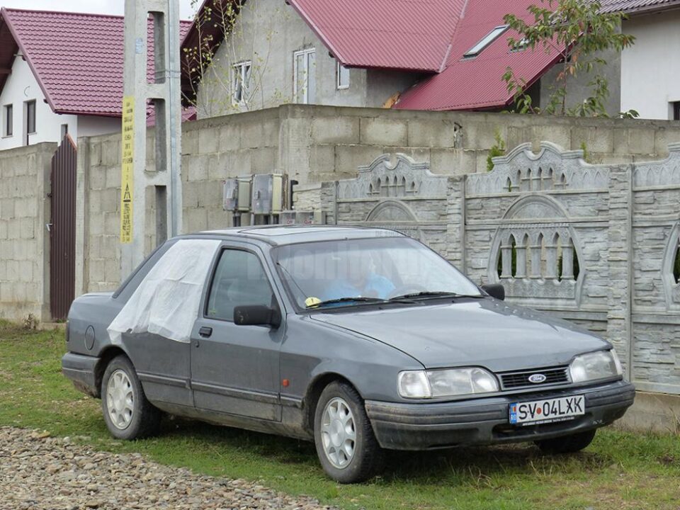 Autoturismul vandalizat și sustras de hoți zilele trecute