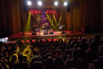 Sală plină, public entuziast, atmosferă fantastică la concertul susținut de Cristi Minculescu și Iris la Suceava
