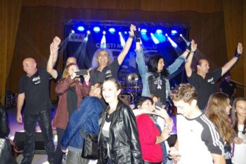 Sală plină, public entuziast, atmosferă fantastică la concertul susținut de Cristi Minculescu și Iris la Suceava