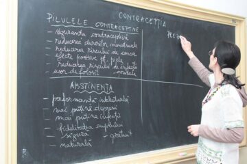 Elevii ar putea avea ca materie obligatorie la școală și educația sexuală - Foto: www.opiniatimisoarei.ro