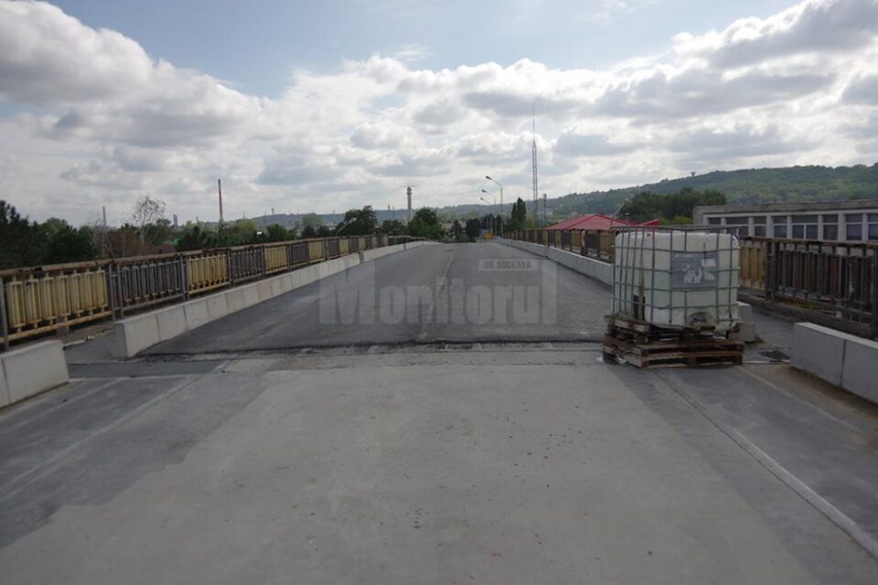 Pasarela CFR de la Ițcani ar putea fi redeschisă traficului rutier mai devreme
