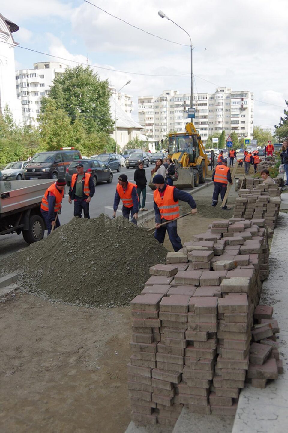 Mobilizare pentru finalizarea trotuarelor de pe bulevardul George Enescu