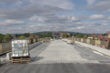 Pasarela CFR este asfaltată pe jumătate, iar în două săptămâni ar urma să fie turnat stratul final de asfalt pe întreaga porțiune carosabilă