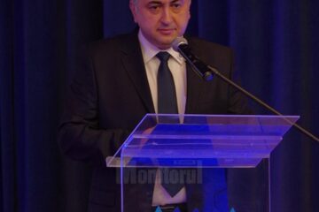 Prof. univ. dr. ing. Valentin Popa: „Am discutat cu echipa de conducere, cu prorectorii și probabil că voi candida și voi merge cu aceeași echipă mai departe”