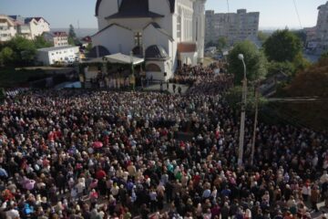 Peste 10.000 de credincioși au participat la sfințirea Catedralei Nașterea Domnului