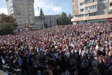 Peste 10.000 de credincioși au participat la sfințirea Catedralei Nașterea Domnului