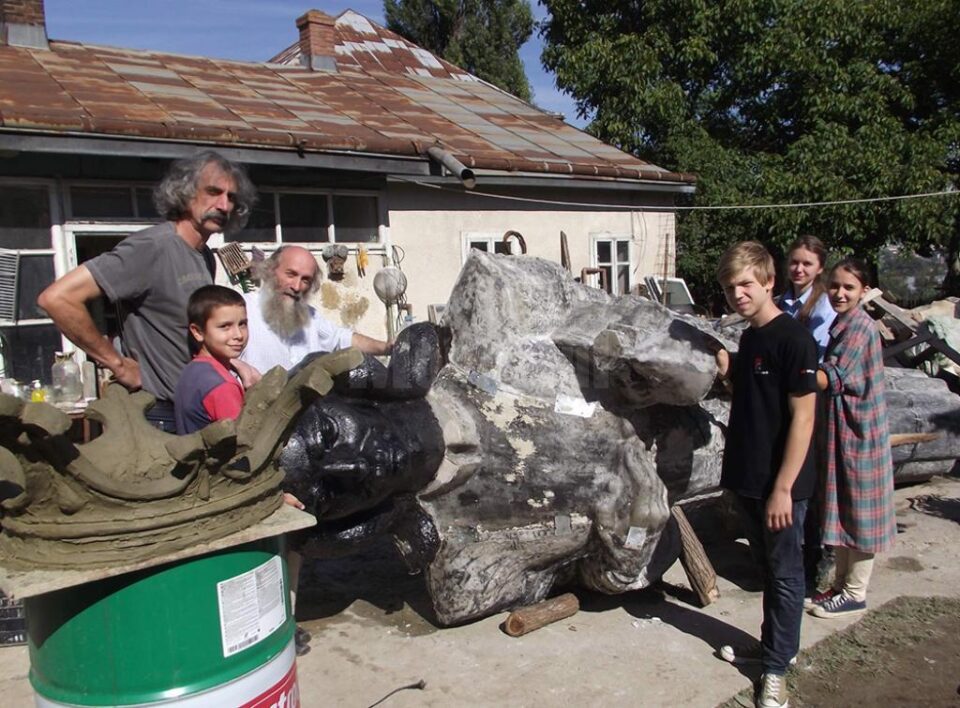 Mircea Dăneasă împreună cu ucenicii săi