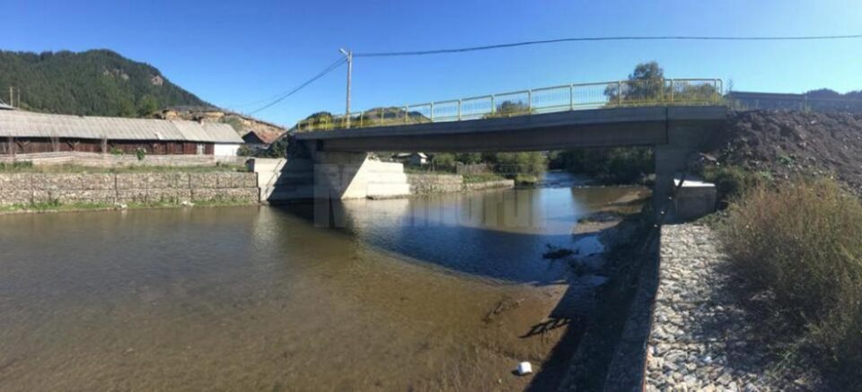 Noul pod de peste râul Moldova a fost finanțat de la bugetul local al comunei Pojorâta