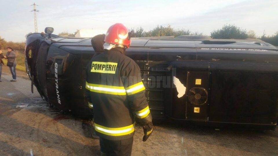 Accident mortal, după ce un microbuz s-a izbit într-o betonieră