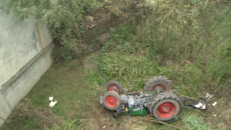 Tractorul în care se afla femeia