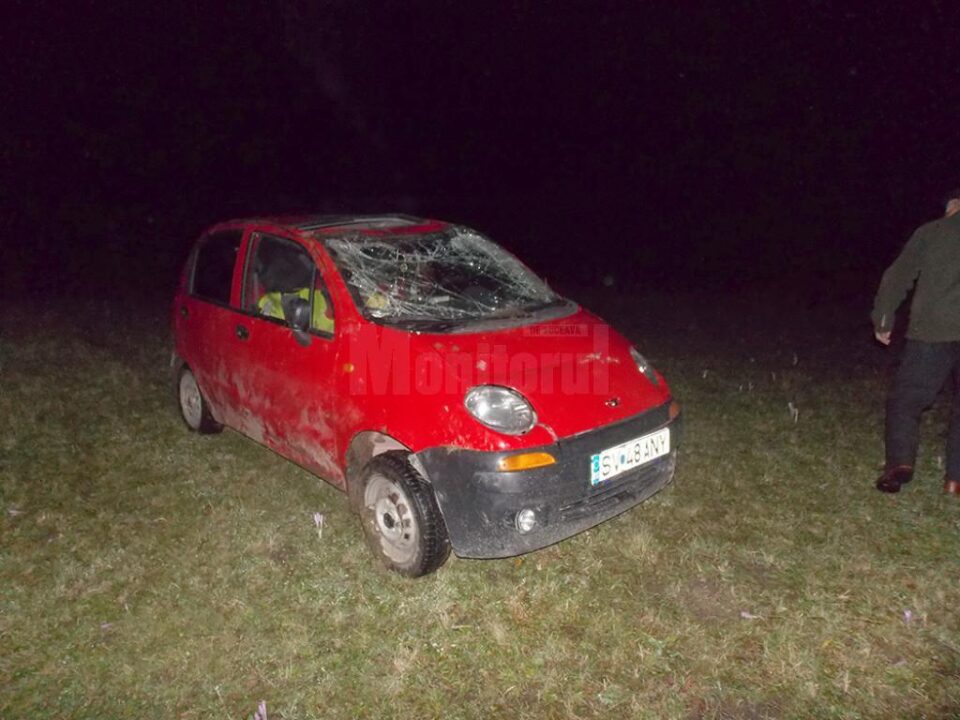 Tânăr mort, după ce s-a răsturnat cu mașina într-o râpă de 12 metri