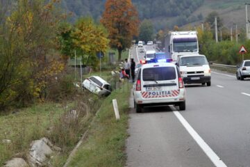 Autoturismul condus de moldoveancă a parcurs în jur de 50 de metri în rigola drumului