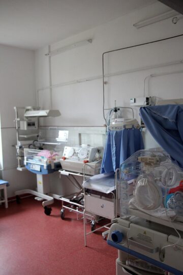 Aparatură pentru maternitatea din Câmpulung Moldovenesc, donată de Salvați Copiii