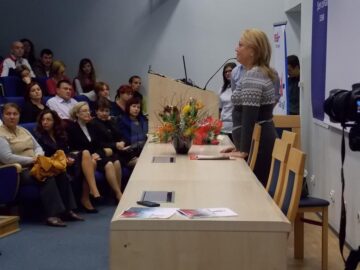 Întâlnire între membrii Organizației Salvați Copiii Suceava, parteneri, beneficiari, sponsori, specialiști, voluntari
