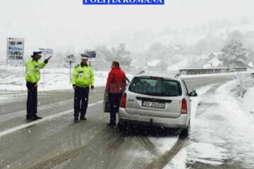 Aproape 80 de polițiști au patrulat în permanență pe drumurile din județ, duminică și luni