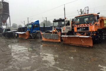 Utilajele de intervenție în caz de deszăpezire, pregătite cu mai bine de o luna înainte de data impusă de lege