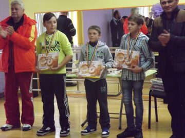 Concursul interjudețean de orientare sportiv-turistică “Dumbrava Minunată” a adunat la start peste 60 de participanți