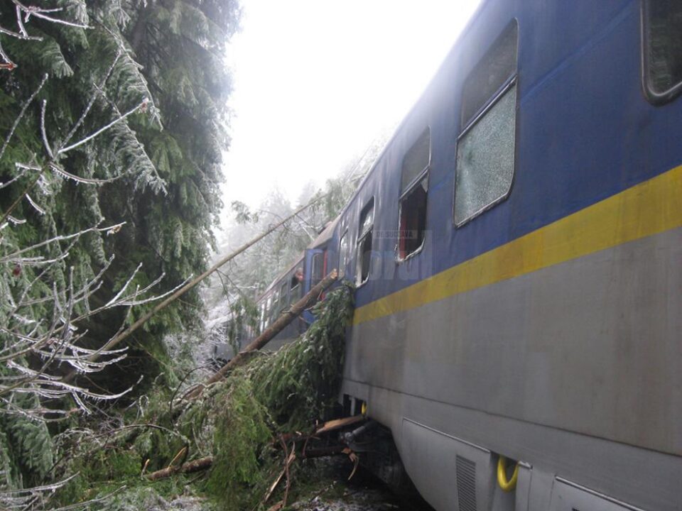 Vremea nefavorabilă a afectat și circulația trenurilor