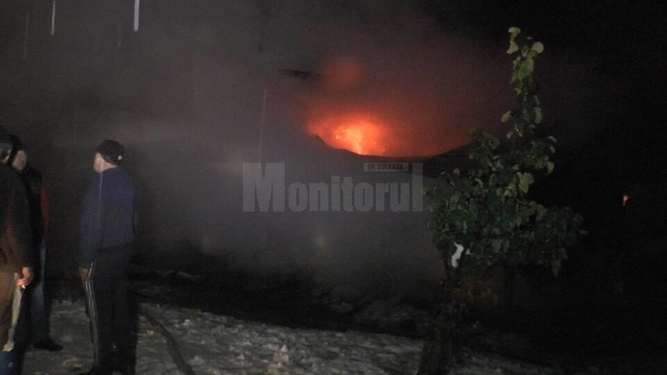 Un incendiu a distrus gospodăria unei familii din Solca