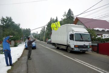 Mii de oameni lăsați zile în șir de E.ON la lumânare, efectele vânzării sistemului energetic național