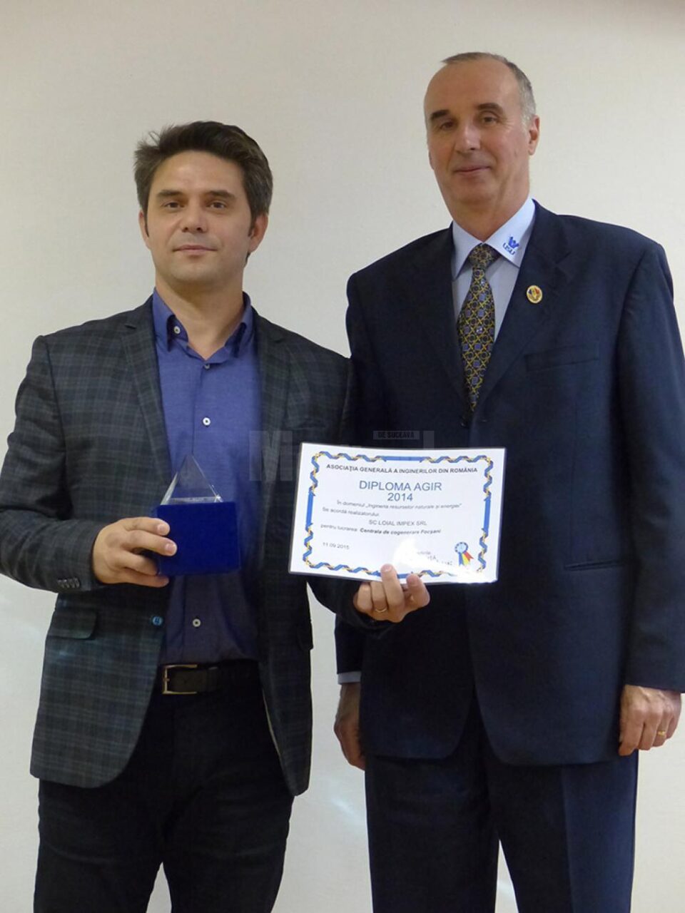 Ionel Stolnicu (Loial) și Radu Pentiuc, directorul sucursalei Suceava a AGIR