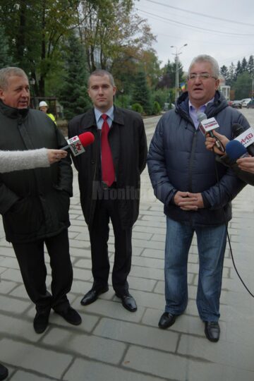 Inaugurarea zonei modernizate din jurul palatului Administrativ a fost făcută de primarul Ion Lungu, împreuna cu prefectul și administratorul județului