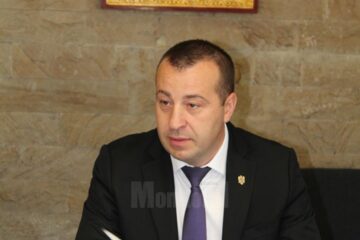 Viceprimarul Lucian Harșovschi, care se ocupă de activitatea de salubrizare menajeră și stradală la nivelul municipiului reședință de județ Viceprimarul Lucian Harșovschi, care se ocupă de activitatea de salubrizare menajeră și stradală la nivelul municipiului reședință de județ