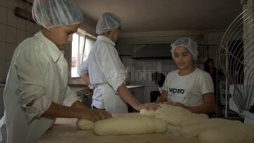 Două clădiri părăsite din Dolhasca, transformate de preotul Saftiuc în cămin pentru copii abandonați și în spital