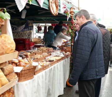 Firme locale au oferit preparate din carne, produse de panificație, dulciuri etc.