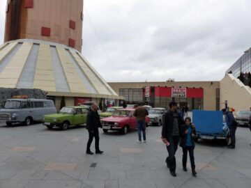 Regal al automobilelor retro, cu mașini de lux care au făcut istorie