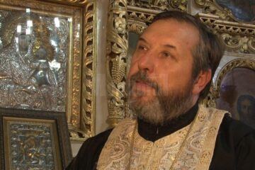 Părintele Gheorghe Saftiuc în biserică
