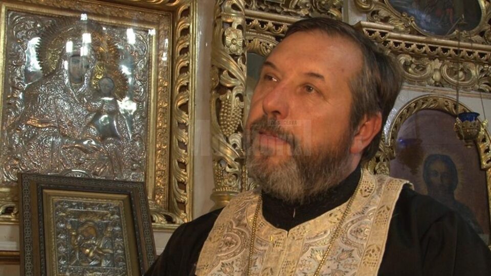 Părintele Gheorghe Saftiuc în biserică