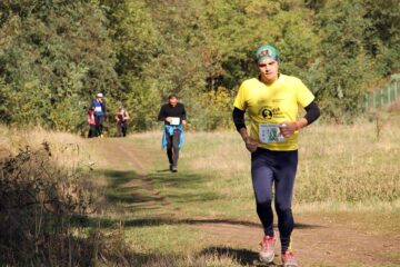 Peste 50 de tineri sportivi au alergat în ”Maratonul Cetăților” pentru ”Salvați Copiii”