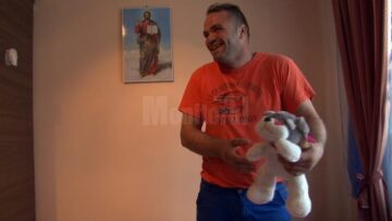 Două clădiri părăsite din Dolhasca, transformate de preotul Saftiuc în cămin pentru copii abandonați și în spital