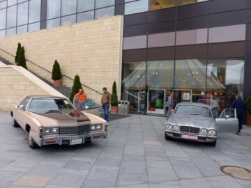 Regal al automobilelor retro, cu mașini de lux care au făcut istorie