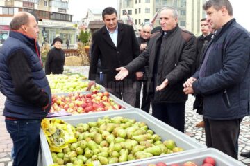 Printre cei care au vizitat standurile producătorilor s-au numărat Vasile Irinel Costan, Ioan Uțiu și Cătălin Coman