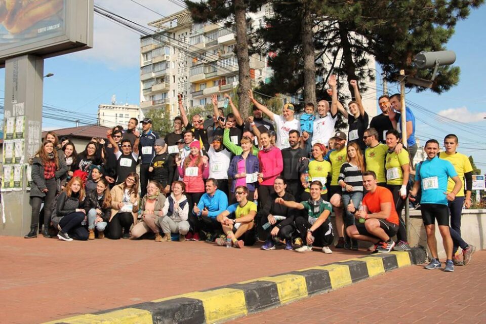 Grupul de tineri care a alergat pentru copii